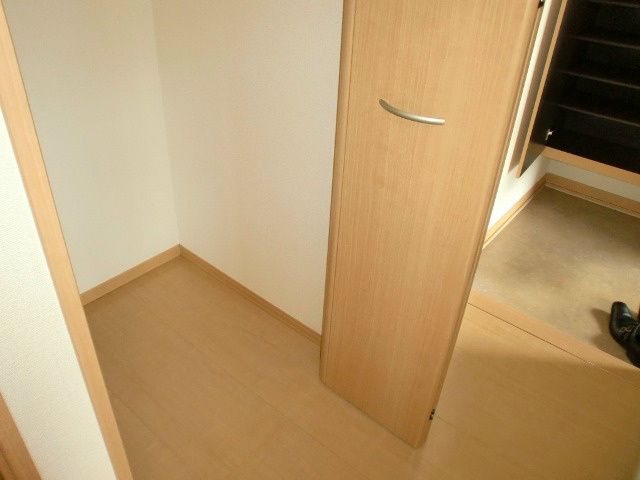 収納　玄関横の収納になります。