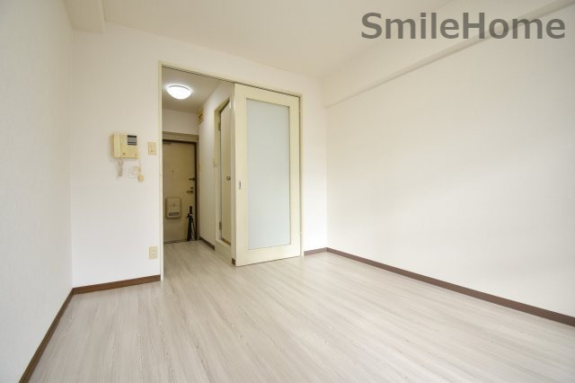 居室・リビング　エアコン付きのお部屋です