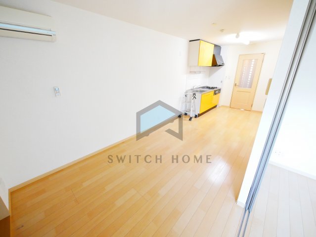 居室・リビング　*同じ建物内別タイプの写真です。建具など参考にしてください。