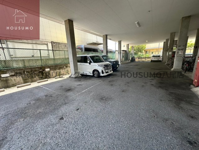駐車場　駐車場に車を止められます