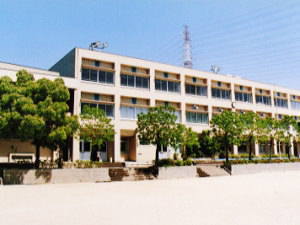 小学校　四條畷市立四條畷南小学校（小学校）まで469m