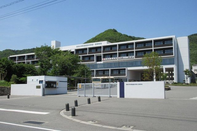 高校・高専　東洋大学附属姫路中学校・高等学校（高校・高専）まで421m