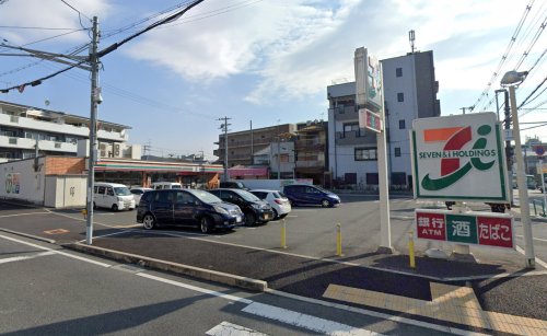 コンビニ　セブンイレブン 東大阪小阪本町2丁目店（コンビニ）まで1122m