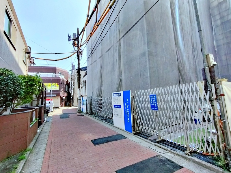 駐車場　屋根付駐輪場あり（２台迄）