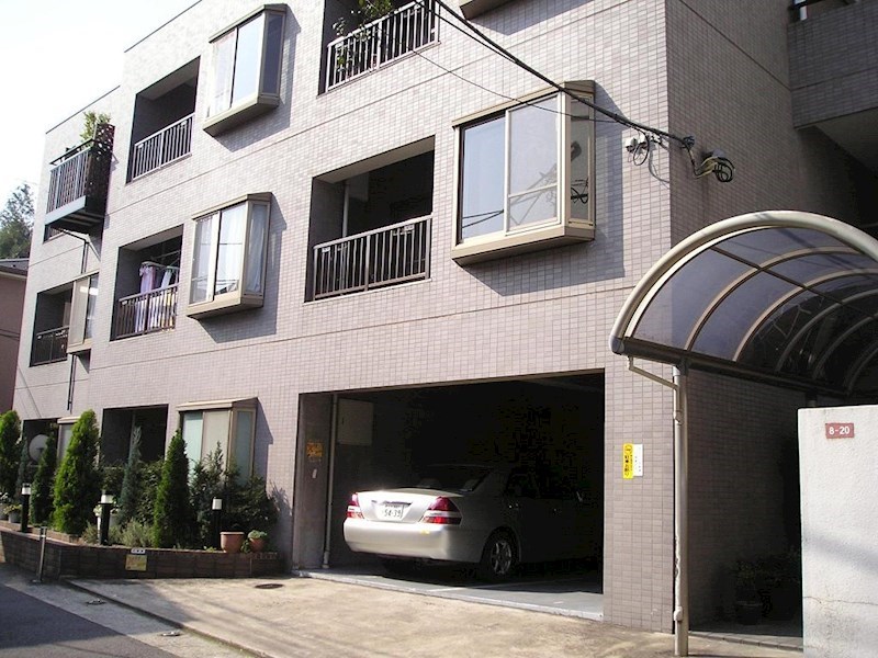 建物外観　３階建てマンション！