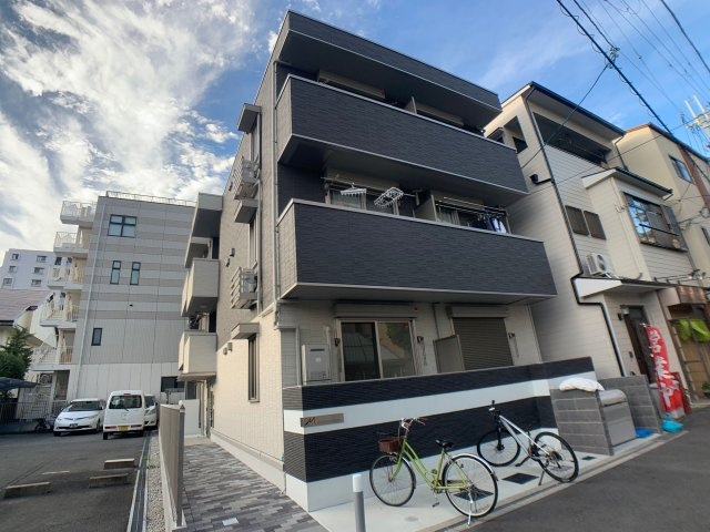 建物外観　オートロック付きで外部からの出入りがなく安心です！