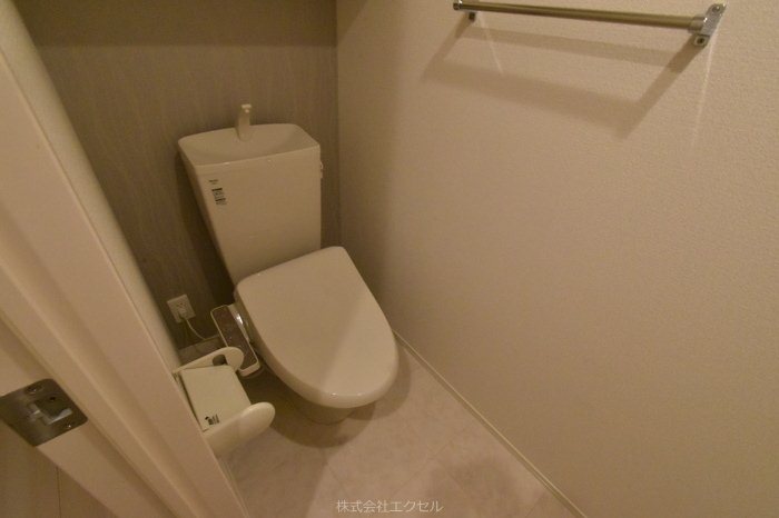 トイレ　温水洗浄便座です。