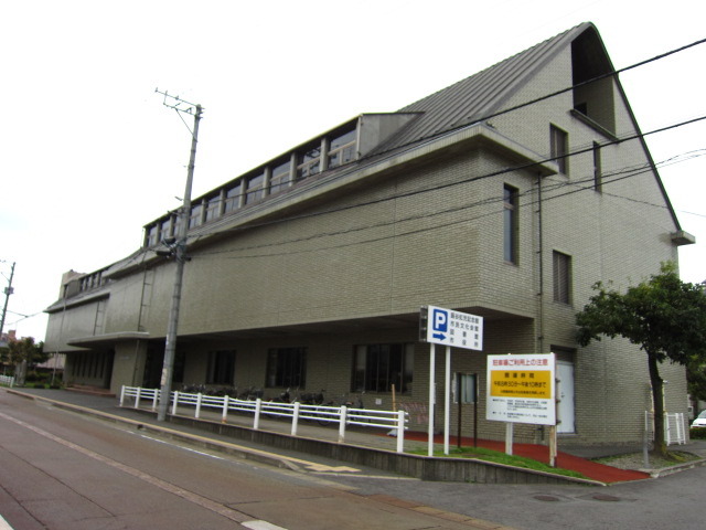 図書館　（図書館）まで700m