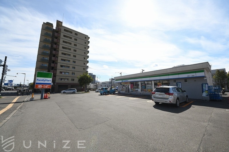 コンビニ　ファミリーマート札幌ドーム前店（コンビニ）まで564m