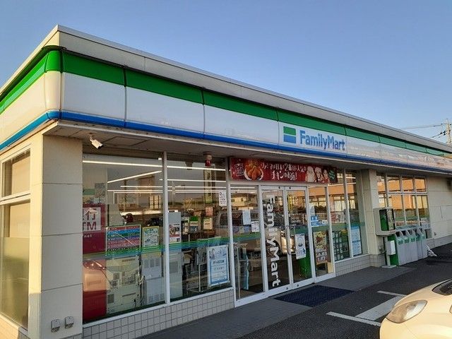 コンビニ　ファミリーマート摩利山新田店（コンビニ）まで800m