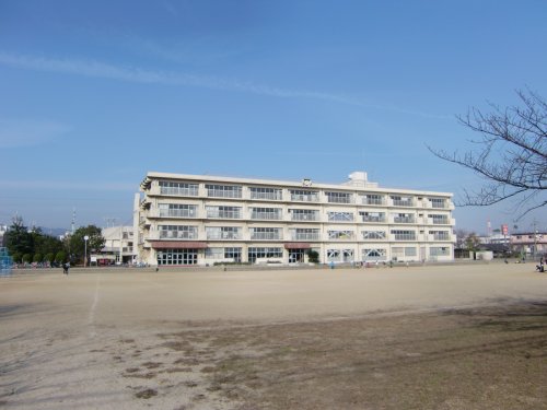 小学校　宝塚市立高司小学校（小学校）まで437m