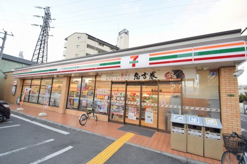 コンビニ　セブンイレブン 大阪成育1丁目店（コンビニ）まで340m