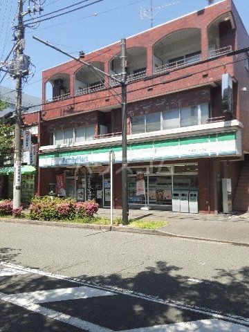 コンビニ　ファミリーマートたまプラーザ店（コンビニ）まで486m