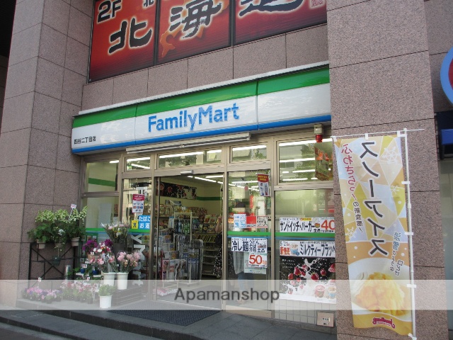 コンビニ　ファミリーマート（コンビニ）まで452m