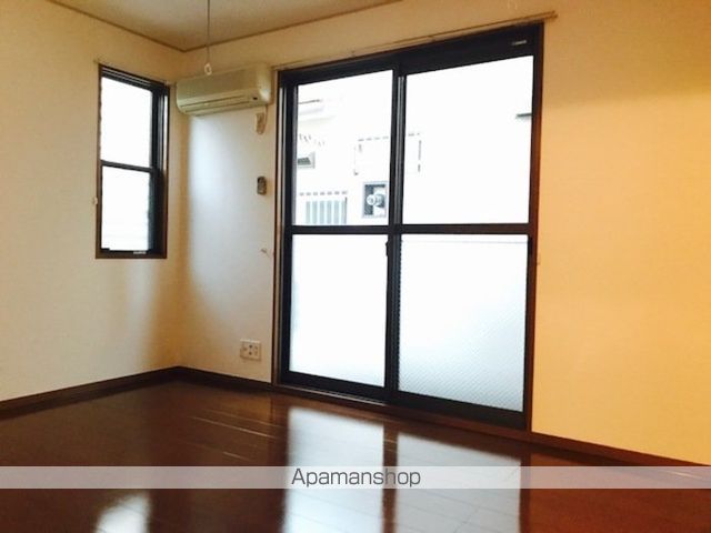 ＪＲ中央線 中野駅 徒歩15分 2階建 築24年の玄関写真