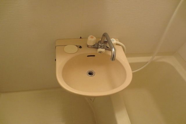洗面設備　洗面台はお風呂と一緒です