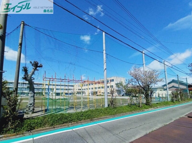 小学校　桑名市立城東小学校（小学校）まで352m