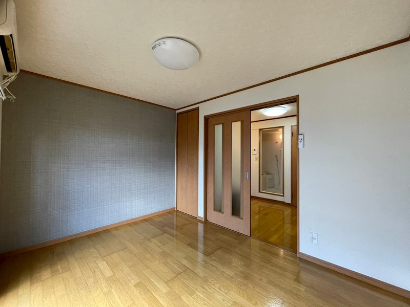 居室・リビング　※別の部屋の写真です。