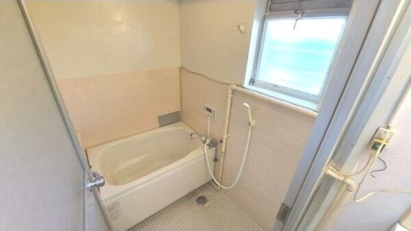 バス・シャワールーム　※写真は同じマンションの違う部屋のものになります。