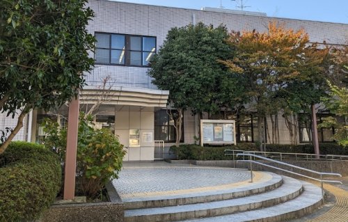 図書館　港南図書館（図書館）まで443m