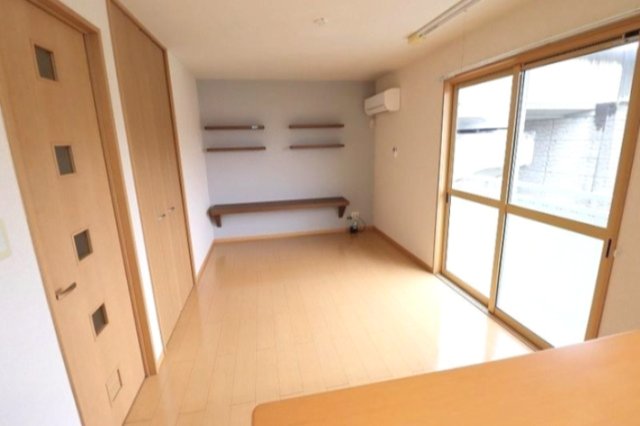 リビングタウンみどりのPの居間写真