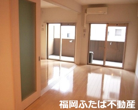 アイセレブ博多南の居間写真