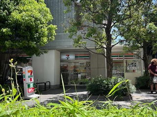 コンビニ　セブンイレブン 十二社店（コンビニ）まで225m