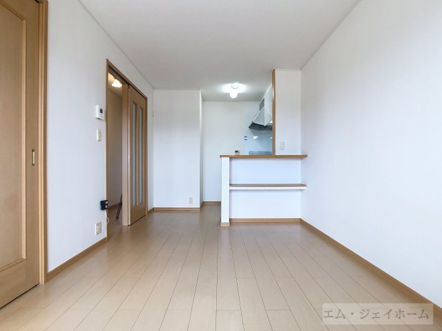 近江鉄道本線 愛知川駅 徒歩12分 2階建 築19年の居間写真