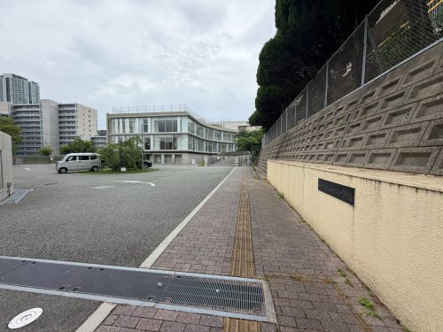 小学校　豊中市立西丘小学校（小学校）まで1060m