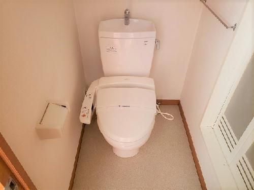 レオパレスロイヤルリーフのトイレ写真
