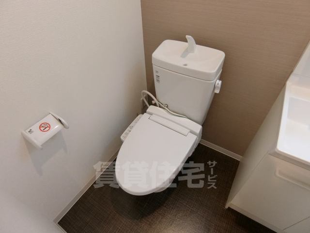 阪急京都線 大宮駅 徒歩8分 3階建 築10年のトイレ写真