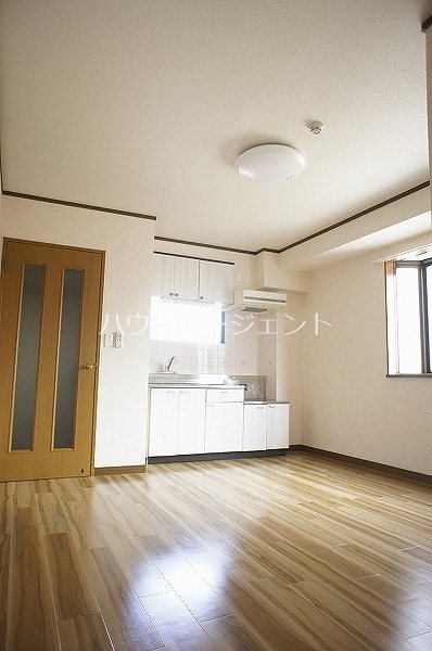 居室・リビング　広々としたお部屋です。