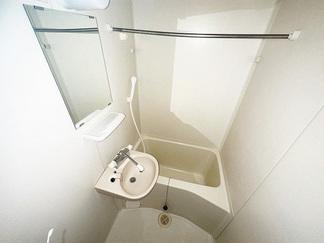 バス・シャワールーム　同タイプの部屋の写真です。