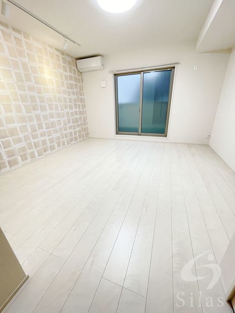 サン フィオーレ長尾I番館の居間写真