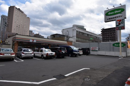 コンビニ　セブンイレブン（コンビニ）まで222m