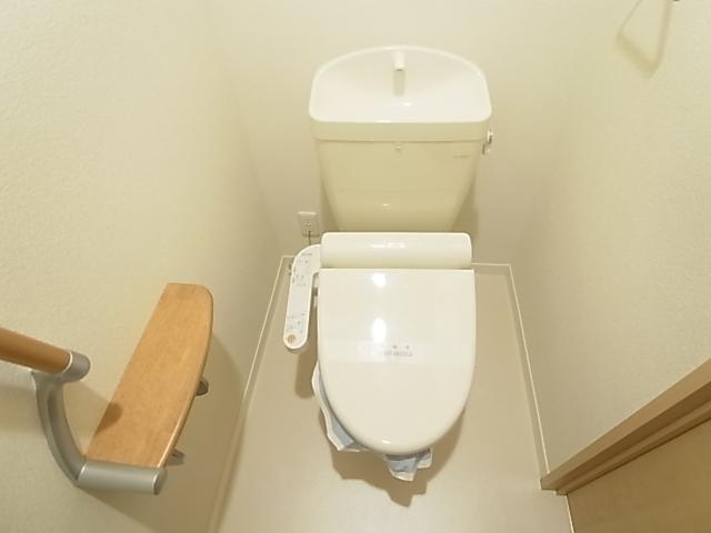 近鉄奈良線 新大宮駅 徒歩13分 2階建 築15年のトイレ写真