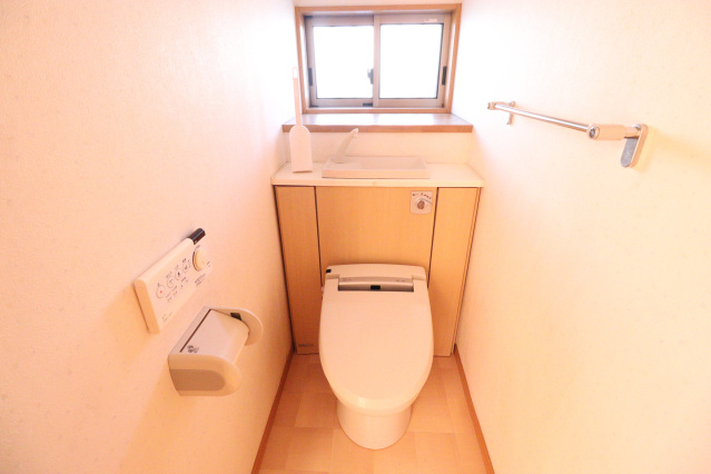 ＪＲ山陽本線 福山駅 2階建 築22年のトイレ写真