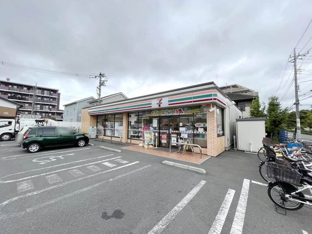 コンビニ　セブンイレブン東浦和駅北通り店（コンビニ）まで330m
