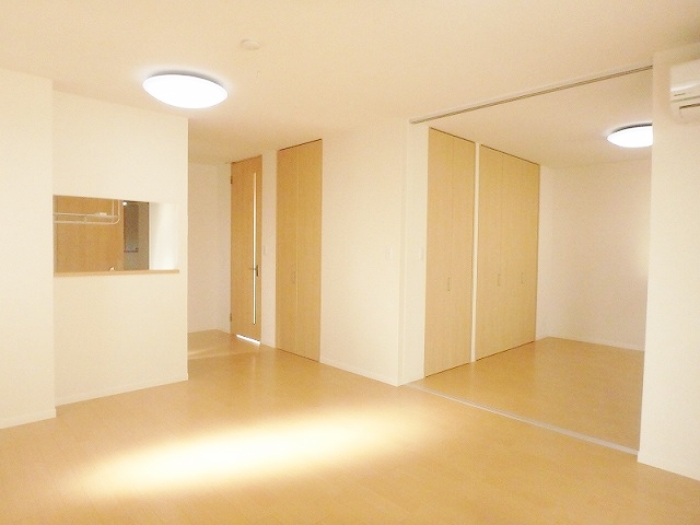 その他　落ち着いたカラーの室内です☆