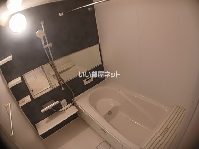 ラピスラズリの風呂写真