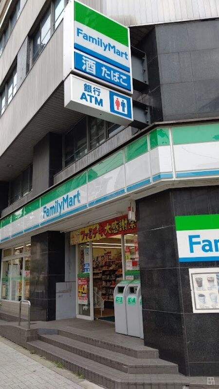 コンビニ　ファミリーマート西本町二丁目店（コンビニ）まで174m