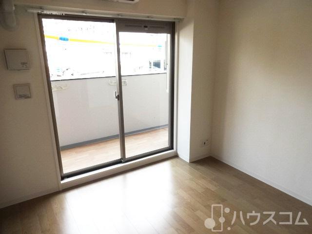 プランドール新大阪PARKレジデンスの居間写真
