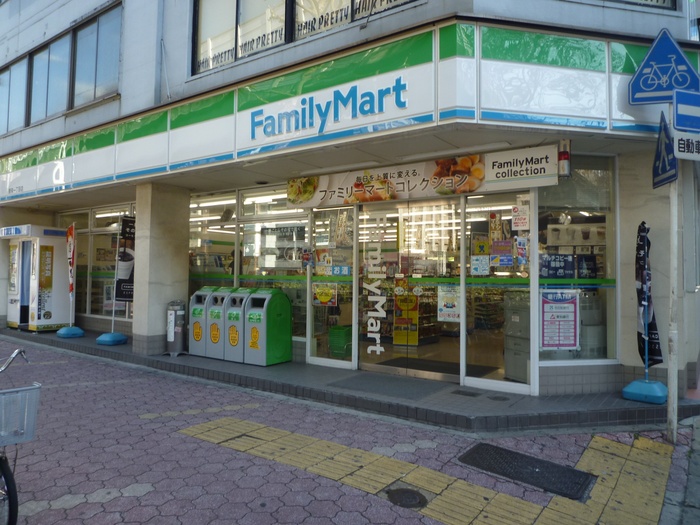 コンビニ　ファミリーマート（コンビニ）まで225m