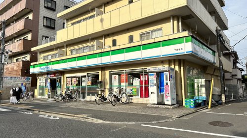 コンビニ　ファミリーマート 下連雀店（コンビニ）まで142m