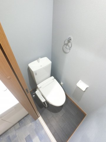 ＪＲ内房線 本千葉駅 徒歩15分 2階建 築5年のトイレ写真