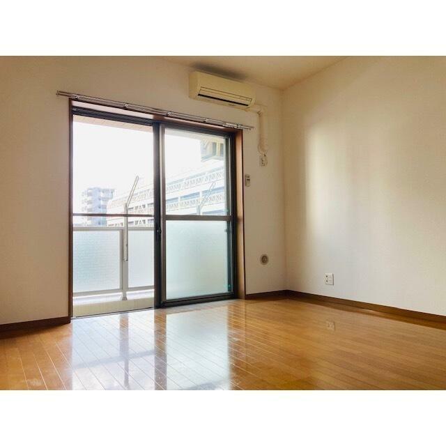 居室・リビング　※同タイプの別のお部屋の写真です。