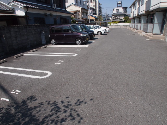 駐車場　敷居地内駐車場