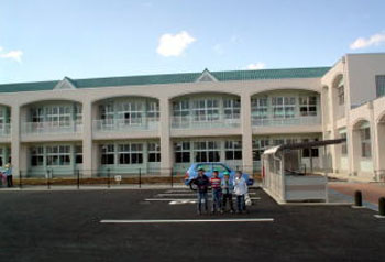 小学校　長野市立三本柳小学校（小学校）まで900m