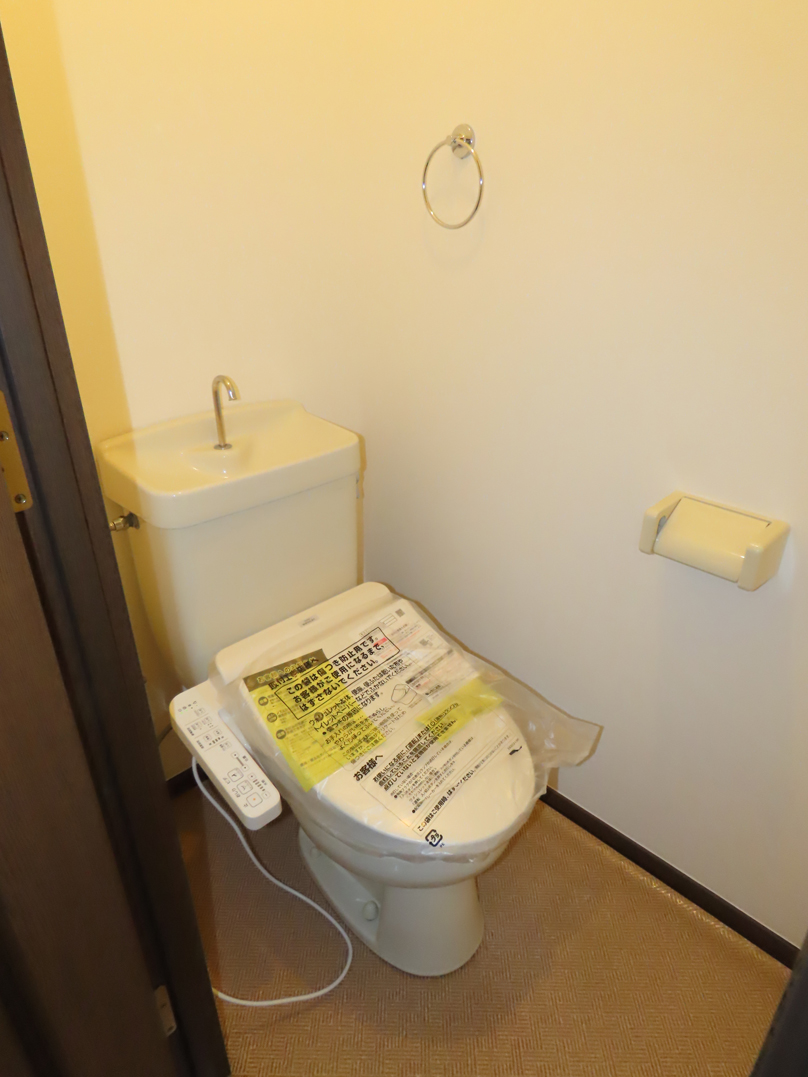 小田急線 和泉多摩川駅 徒歩5分 2階建 築34年のトイレ写真