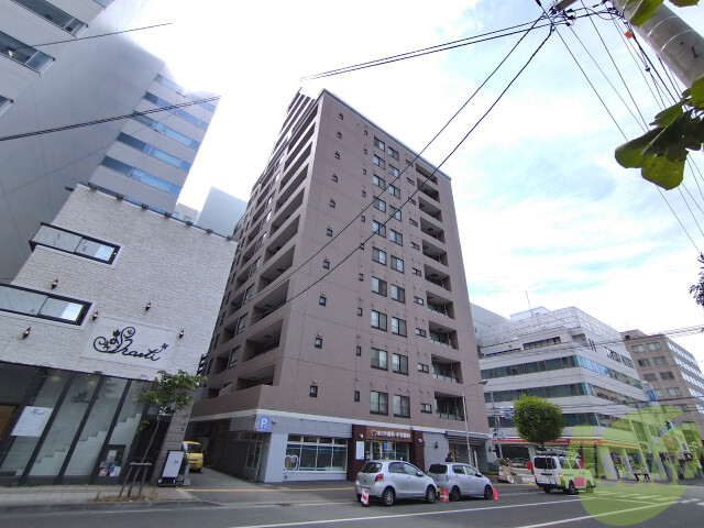 札幌市北区北八条西のマンションの建物外観